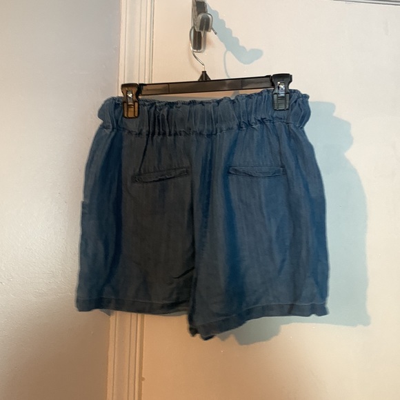 Shorts - Picture 2 of 3